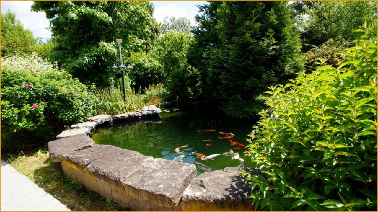 Adelsheim Schloss Sennfeld - Hotel & Veranstaltungsort - מראה חיצוני תמונה
